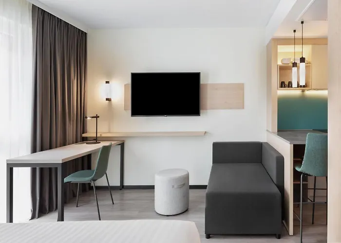 Hotel By Marriott Altona 4*