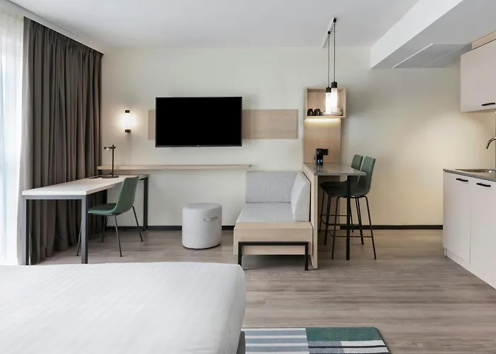 Hotel By Marriott Altona 4*