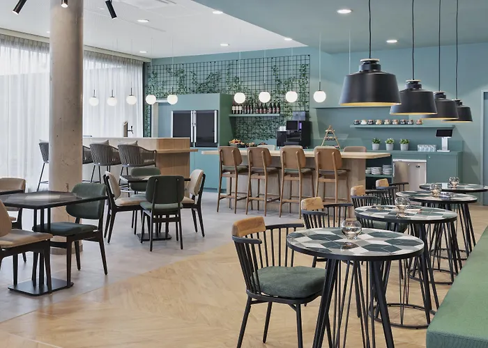 Hotel By Marriott Altona 4*