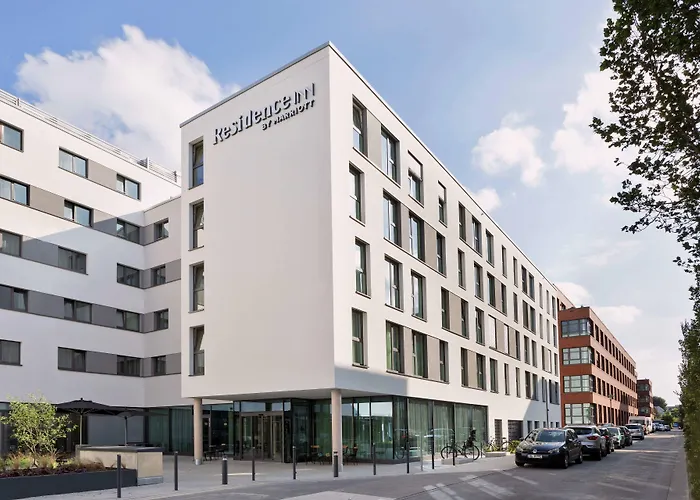 By Marriott Altona 4*