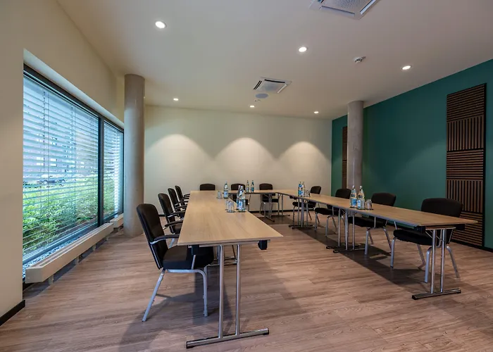 Hotel By Marriott Altona 4*