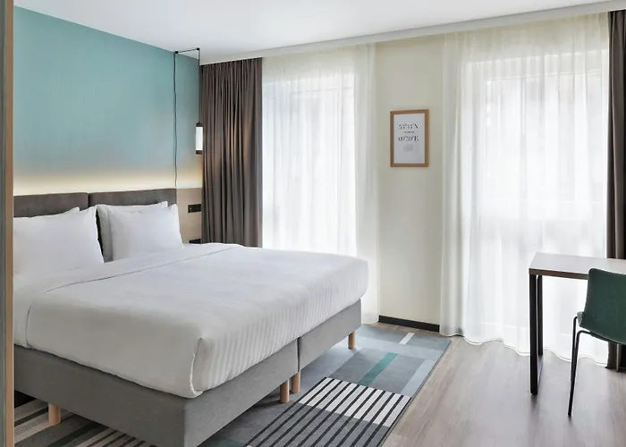 Hotel By Marriott Altona 4*